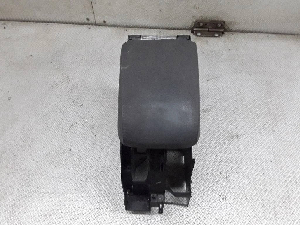 Armrest – Volkswagen Jetta V (2005-2010)