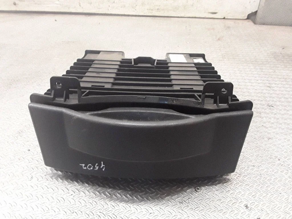 Cup holder front – Chrysler Grand Voyager V (2007-2015)