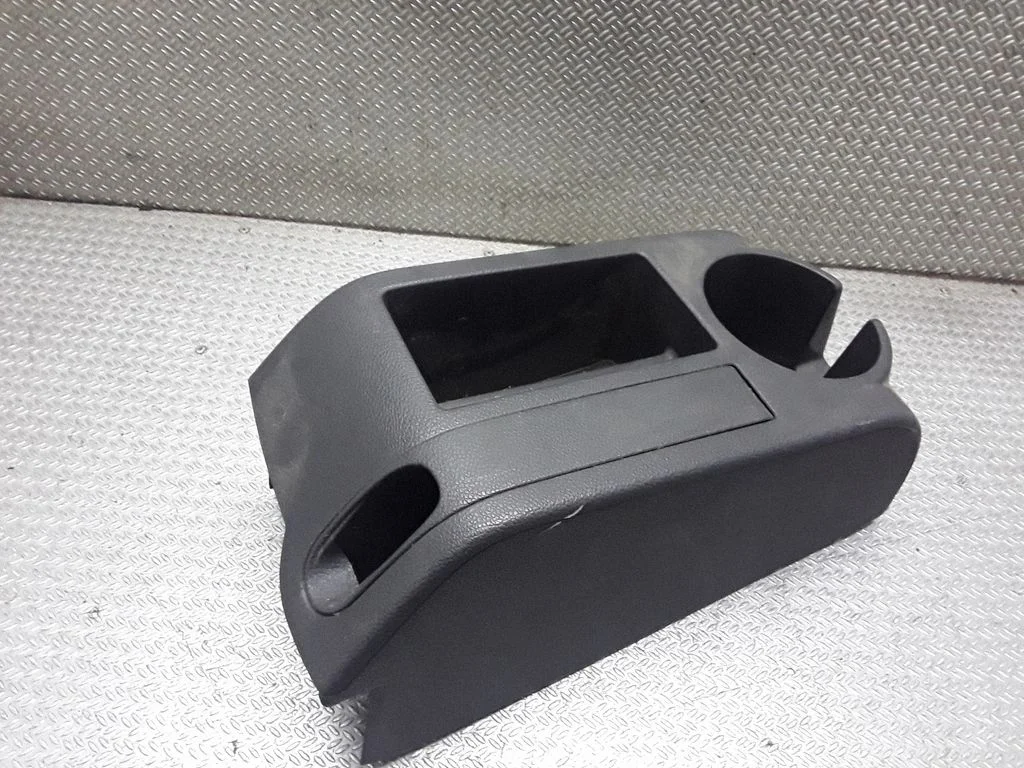 Cup holder front – Volkswagen Golf Plus (2005-2013)
