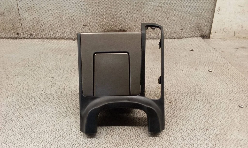 Cup holder front – Lexus IS 220D-250-350 (2006-2013)