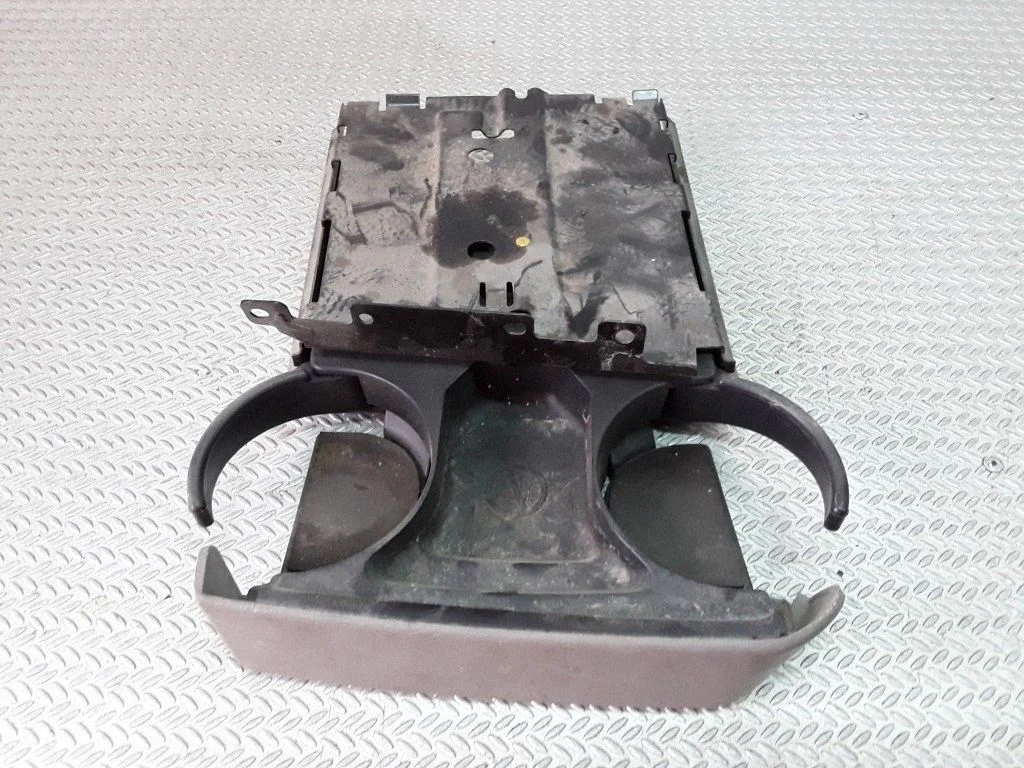 Cup holder front – Chrysler Grand Voyager IV (2001-2007)