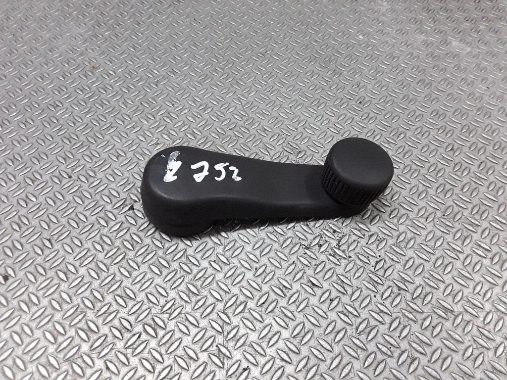 Rear door window winding handle – Volkswagen Polo IV 9N3 (2005-2009)