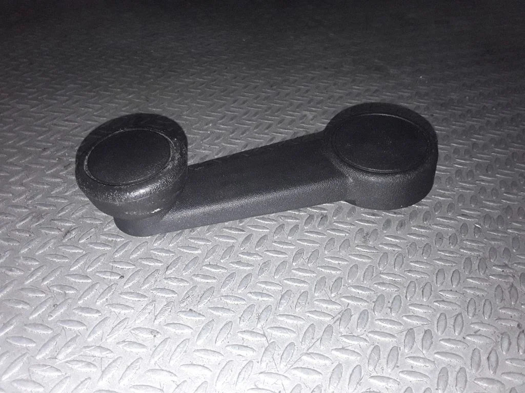 Rear door window winding handle – Ford Fiesta (2009-2012)