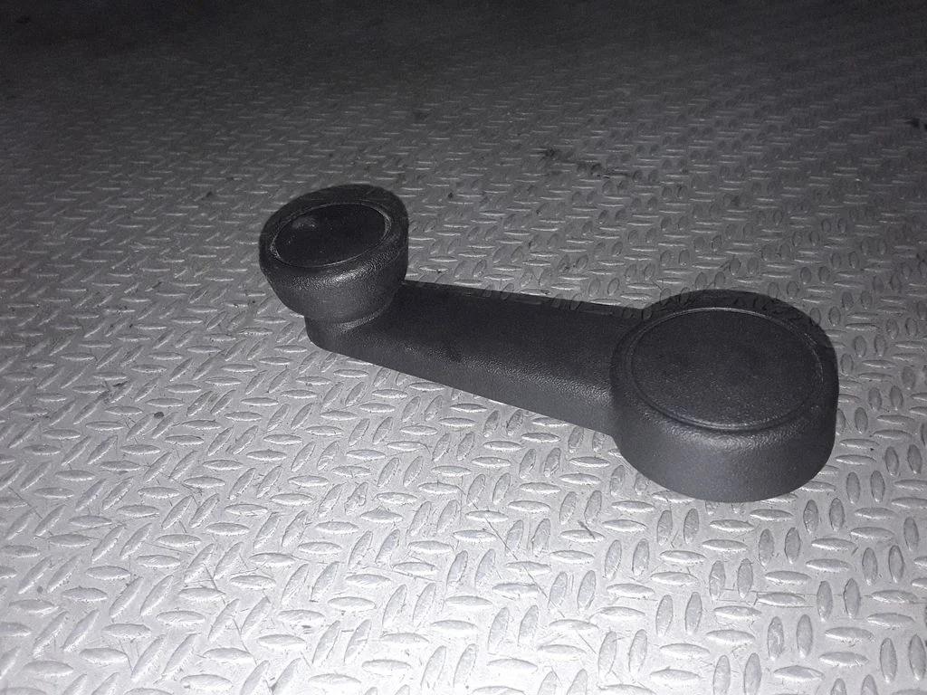 Rear door window winding handle – Ford Fiesta (2009-2012)