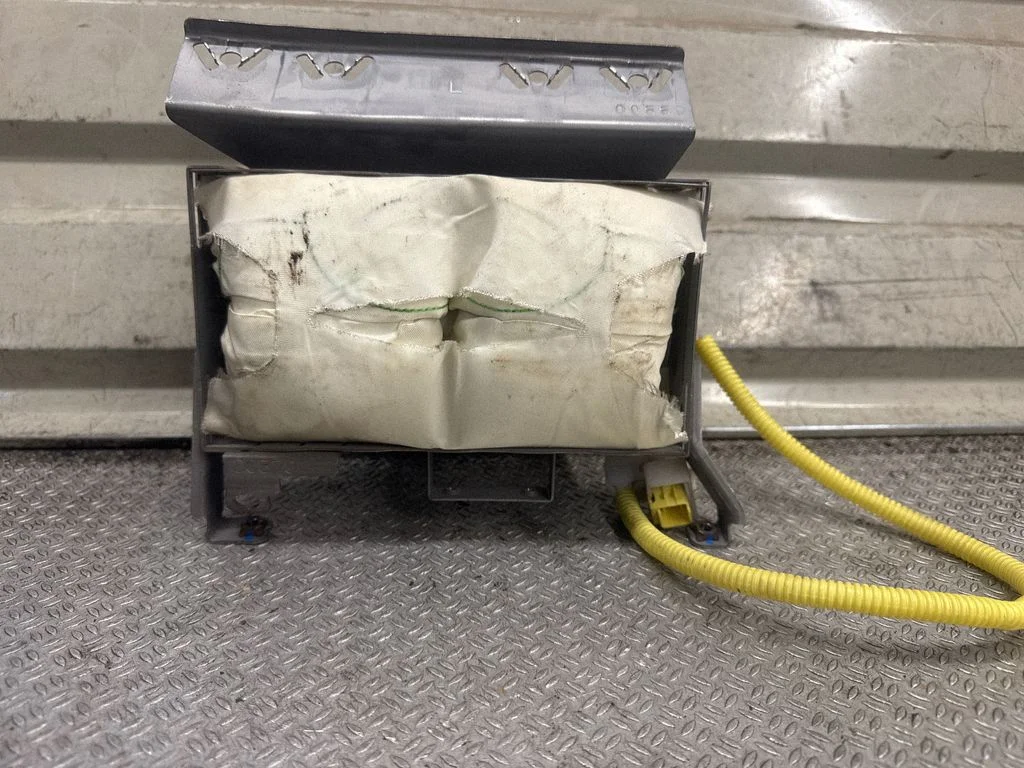 Passenger airbag – Toyota Previa (XR30, XR40) II (2000-2006)
