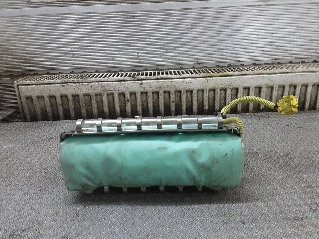 Passenger airbag – Honda HR-V (1998-2005)