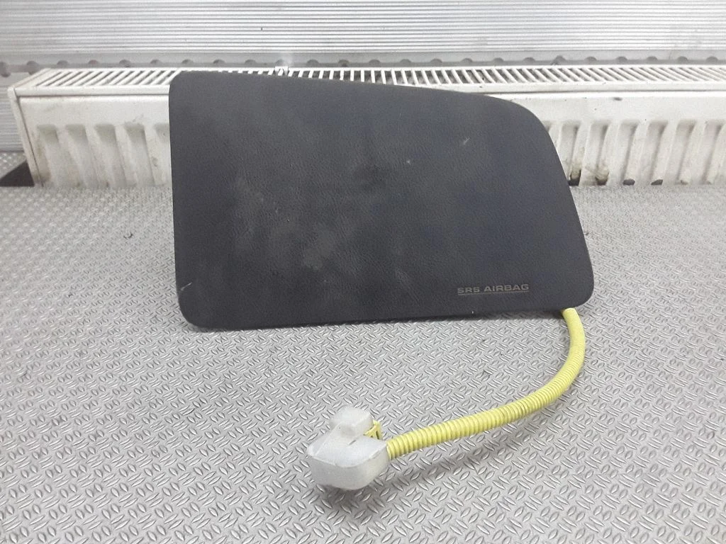 Passenger airbag – Toyota Avensis Verso (2001-2009)