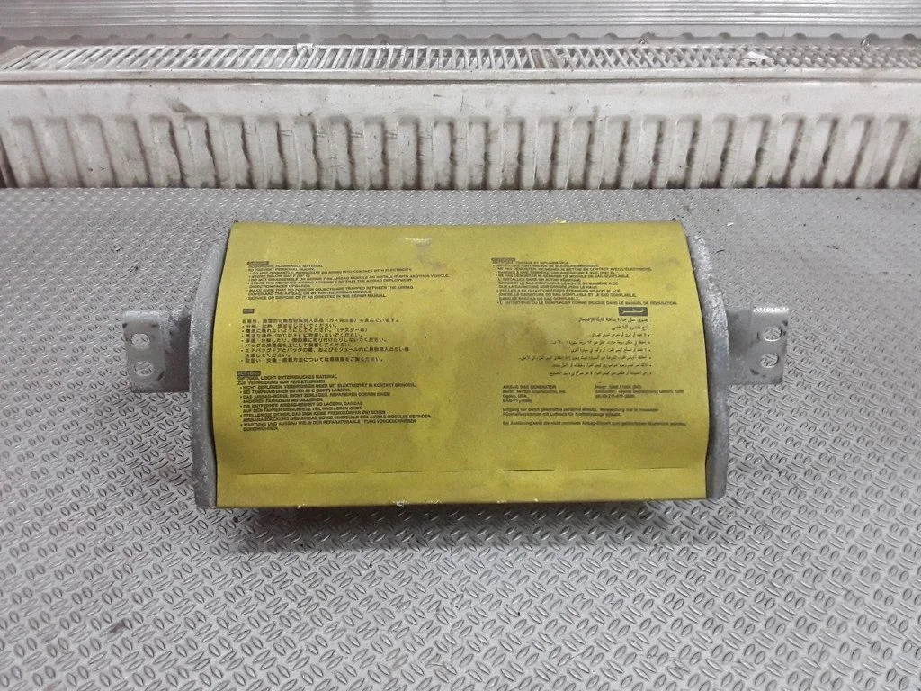 Pasažiera drošības spilvens – Toyota Hilux (N80, N90, N100, N110) (1988-1997)