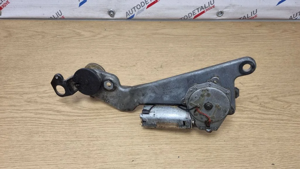 Aizmugurējā stikla tīrītāja motoriņš 61621391800