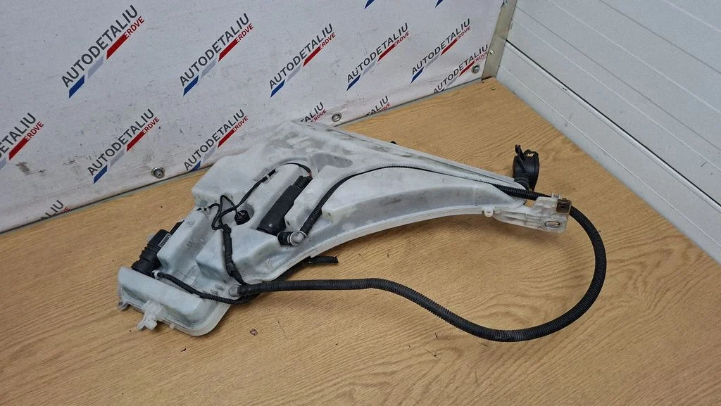 Windshield washer fluid reservoir/tank 7241679
