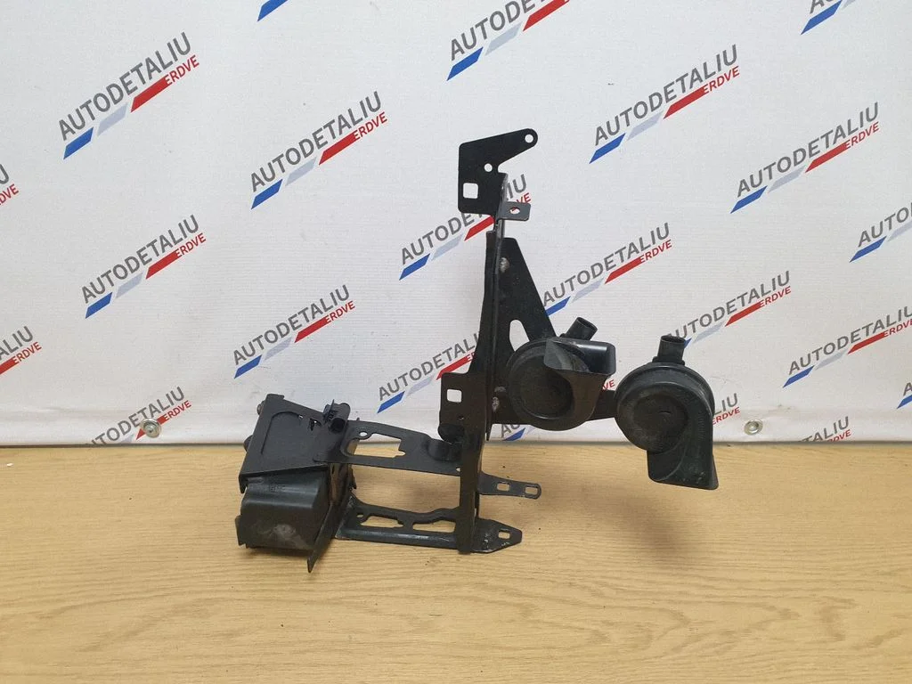 Esitule kinnitusklamber – BMW 1-seeria F20 F21 (2011-2019)