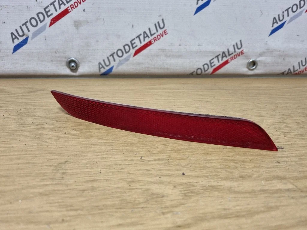Rear tail light reflector 7203237
