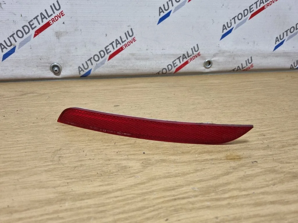 Rear tail light reflector 7203238