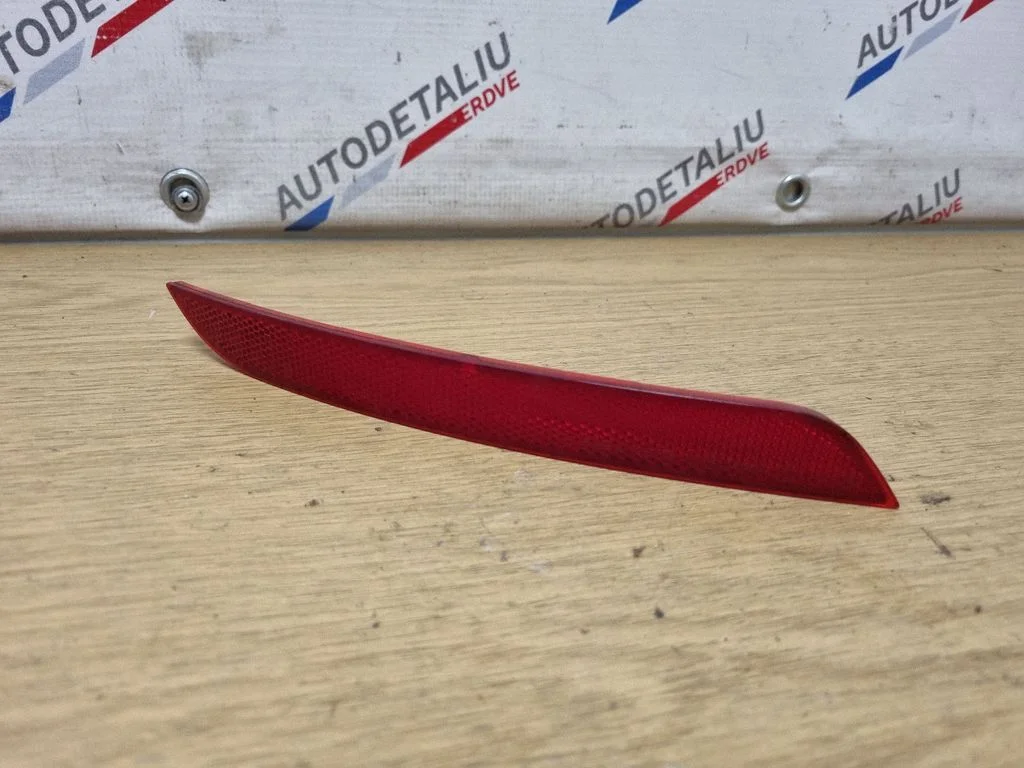 Rear tail light reflector 7301187