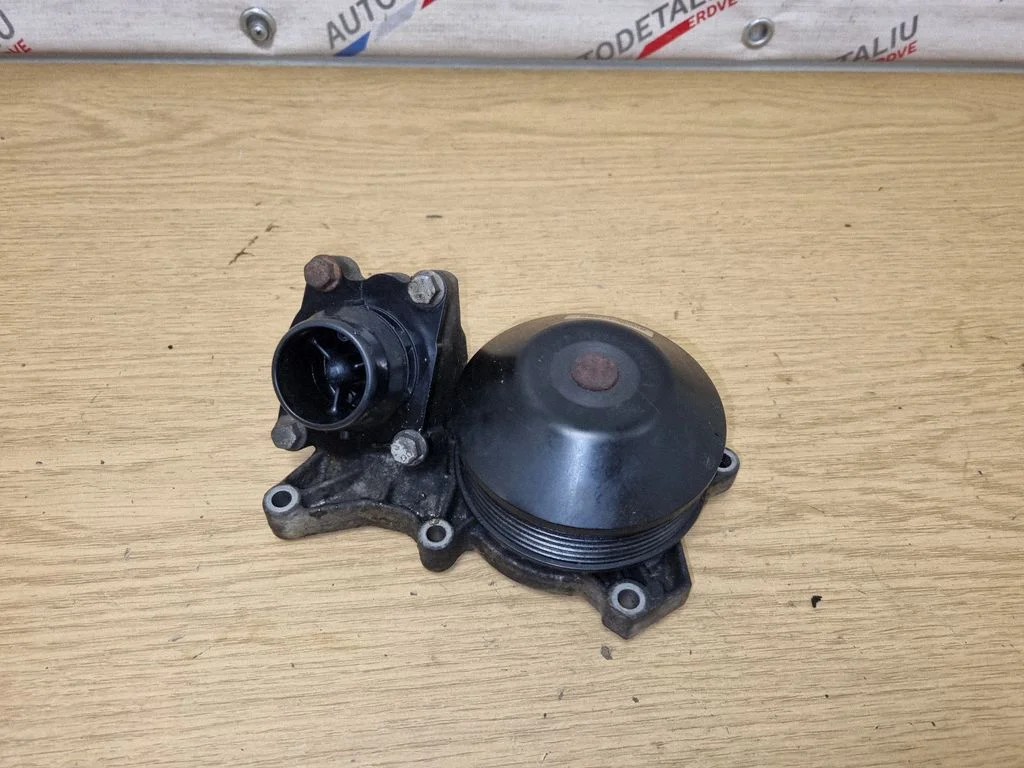 Water pump 7797640