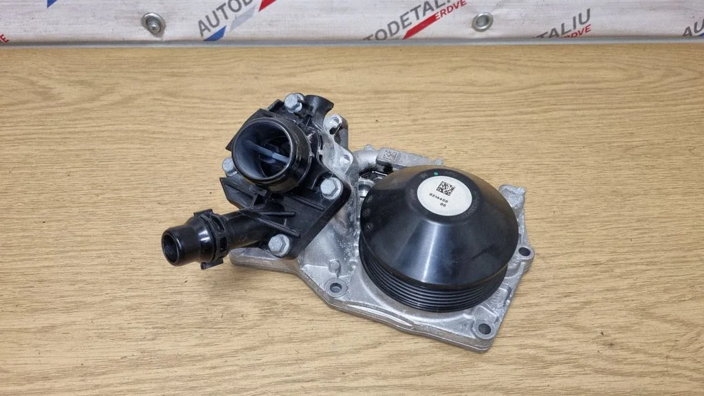 Water pump 8514458