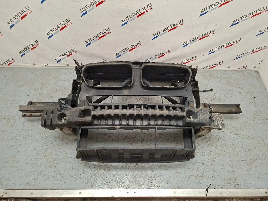 Radiaatori tugipaneel – BMW X3 F25 (2010-2017)