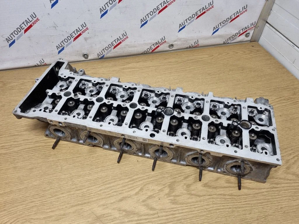 Engine head 7812929