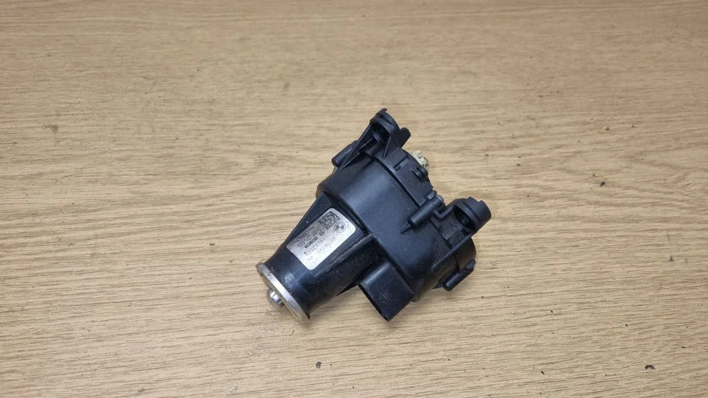 Ieplūdes kolektora vārsta motoriņš 8570791
