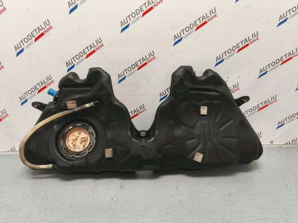 Fuel tank 7268032