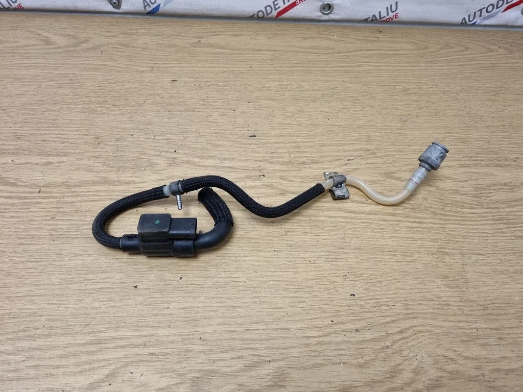 Fuel line pipe 7802243