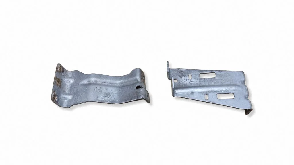 Fuel tank mounting bracket 7158402