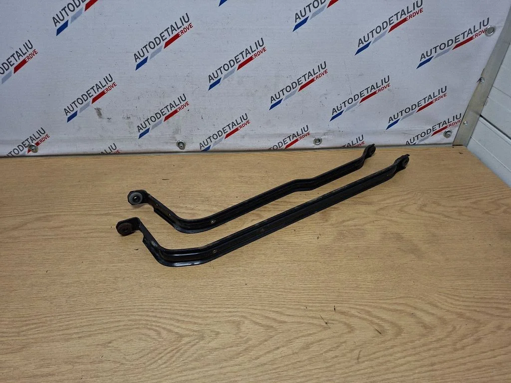 Fuel tank mounting bracket 7260945
