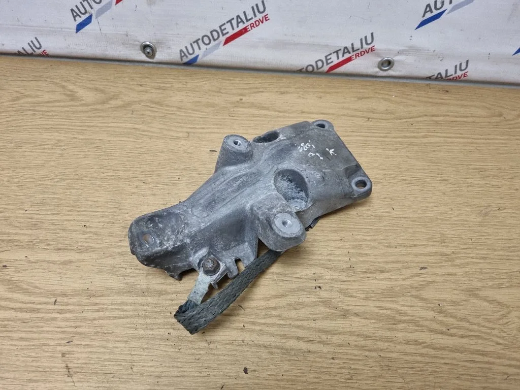 Engine mounting bracket 6776529
