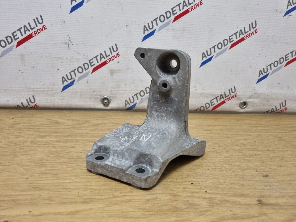 Dzinēja stiprinājuma kronšteins 6788612