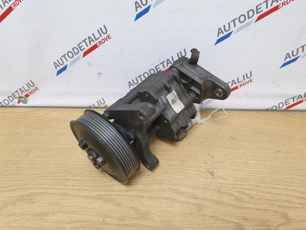 Roolivõimendi pump 6796462