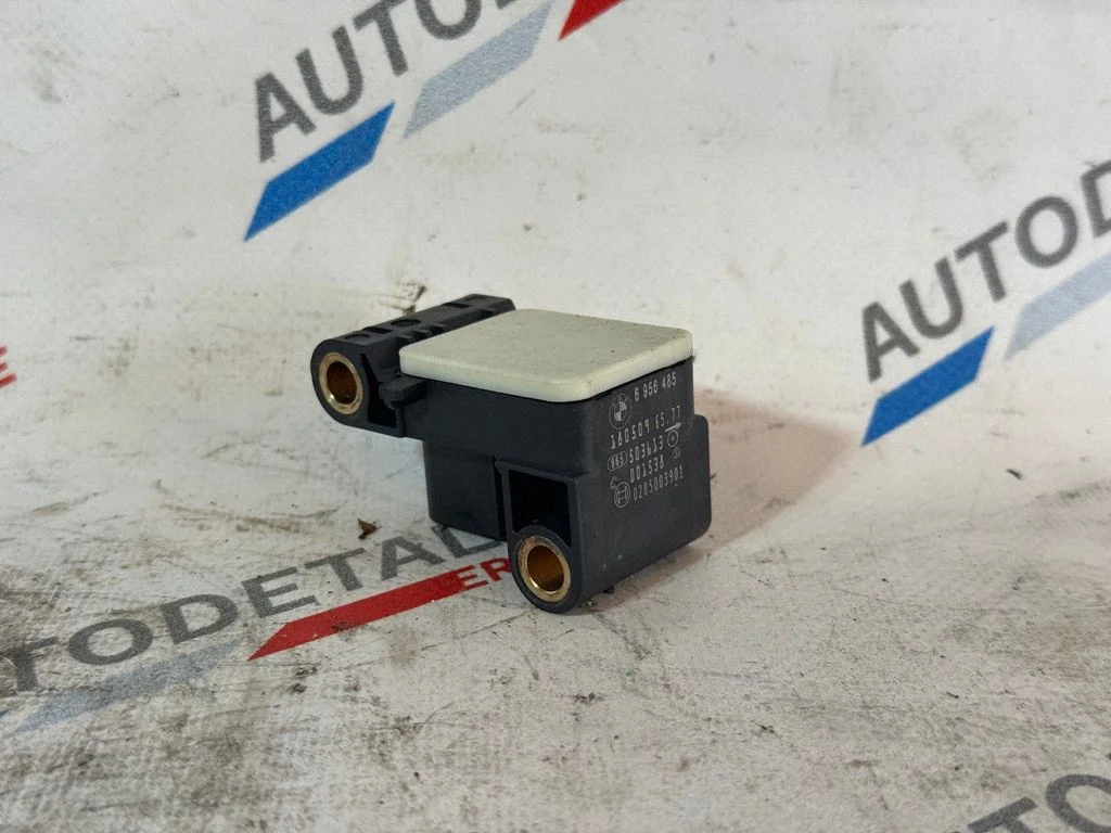 Acceleration sensor 6956485