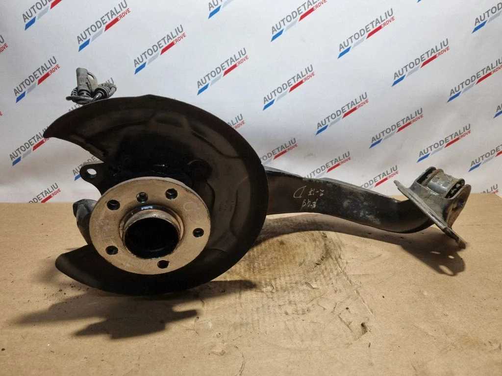 Rear wheel hub spindle/knuckle 6851580