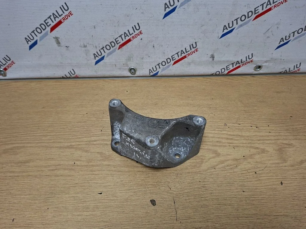 Gearbox mounting bracket 6853182