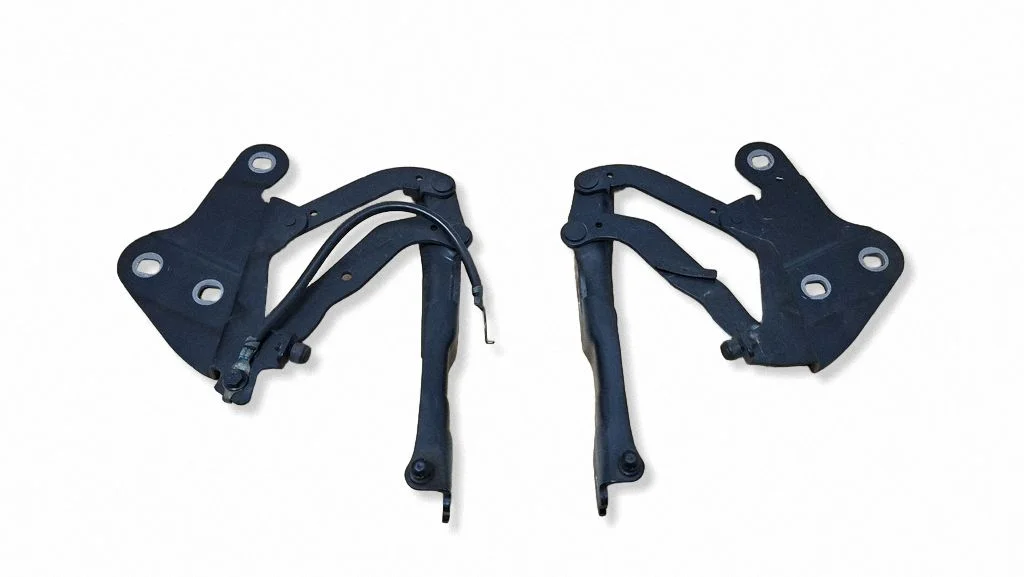 Engine bonnet/hood hinges – BMW X1 E84 (2009-2015)