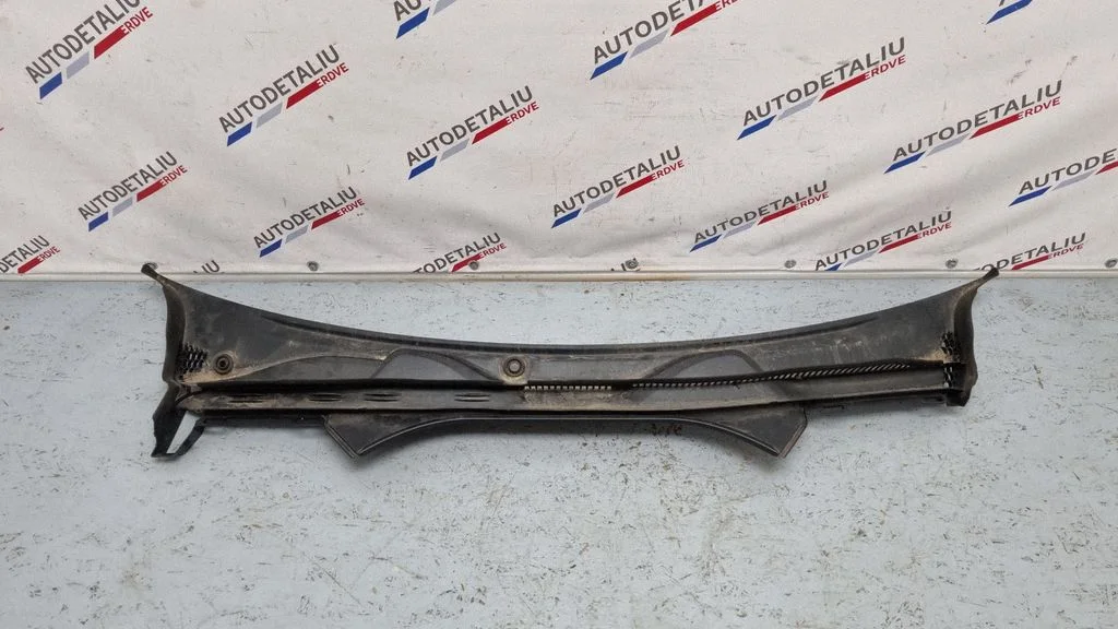 Wiper trim 7427848