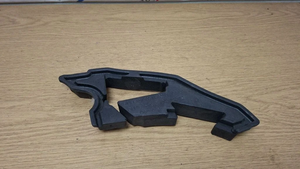 Fender foam support/seal 7278061