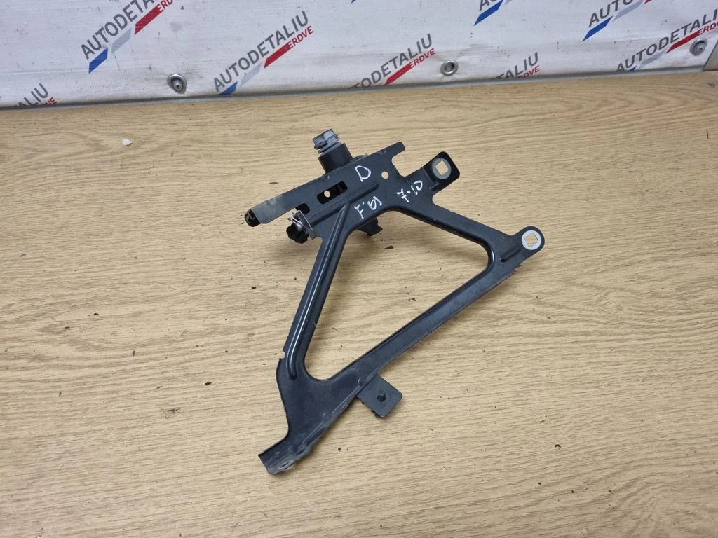 Fender mounting bracket 7184180
