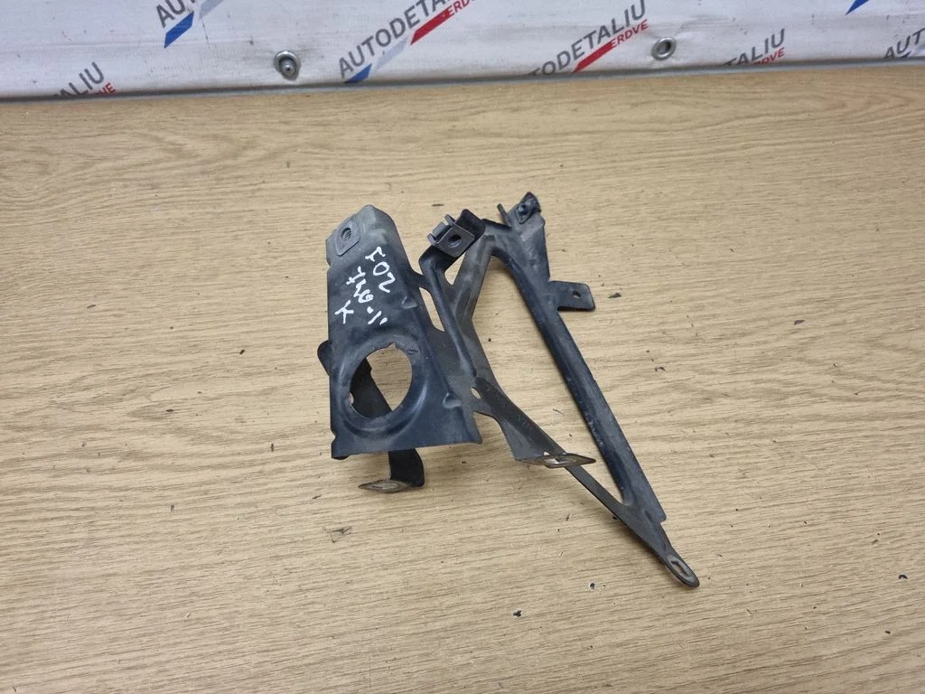 Fender mounting bracket 7184179