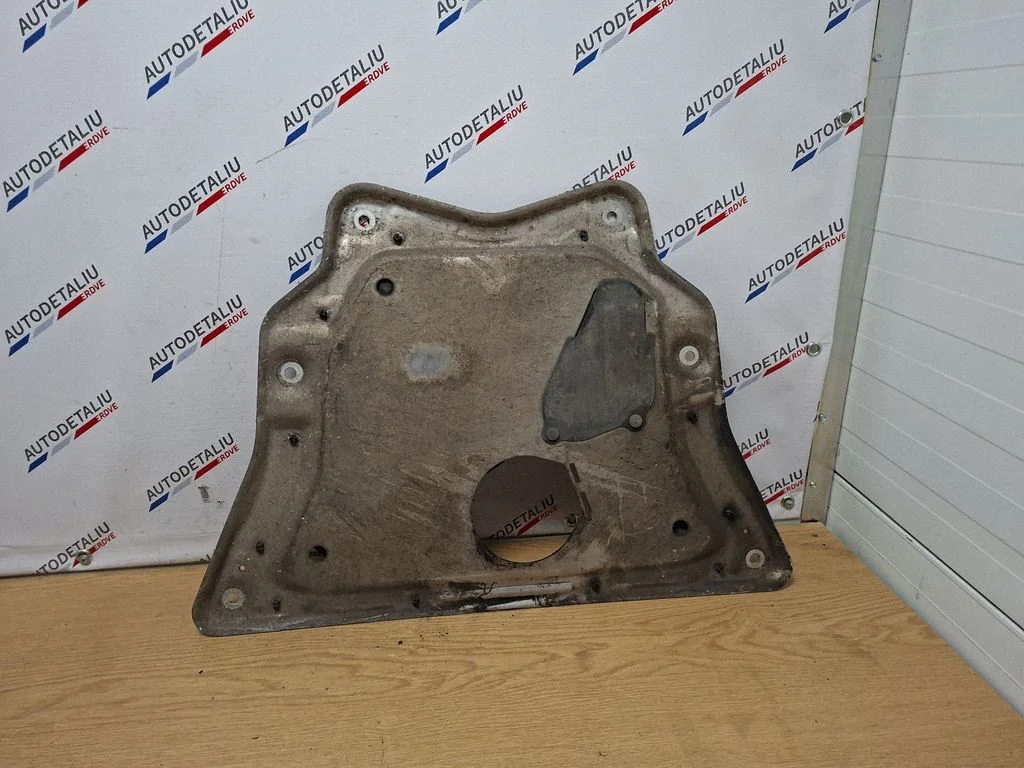 Engine splash shield/under tray 6773000