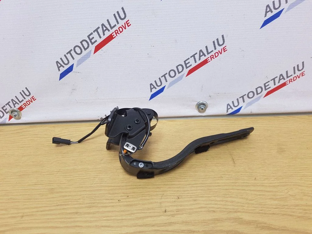 Zawiasy klapy bagażnika – BMW Seria 5 F10 F11 (2009-2016)