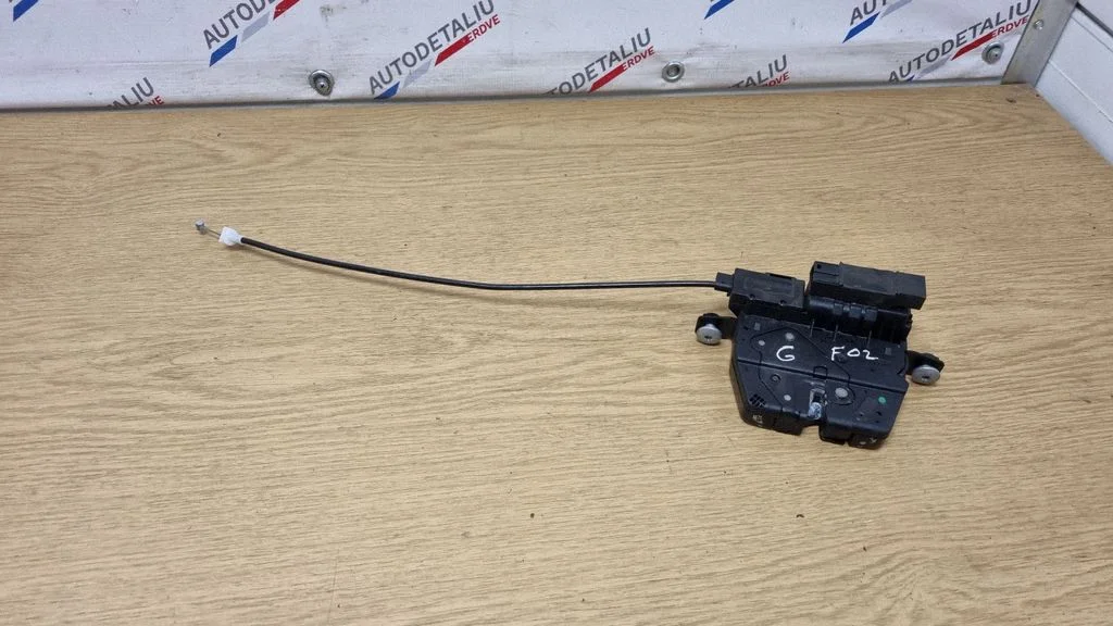 Aizmugurējā vāka slēdzene 7224054