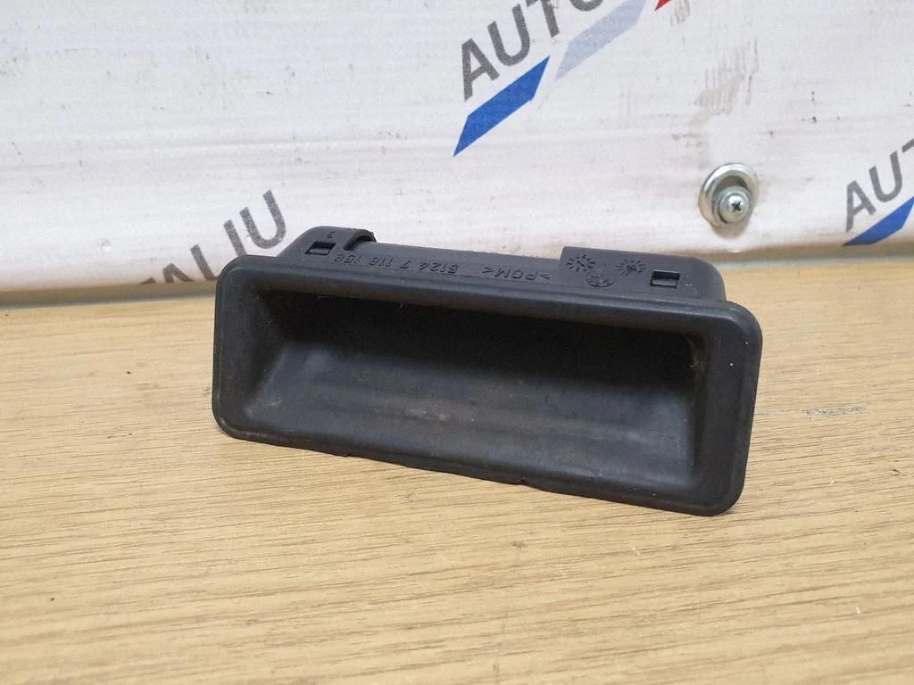 Aizmugurējā vāka atvēršanas rokturītis (ārējais) 7118158
