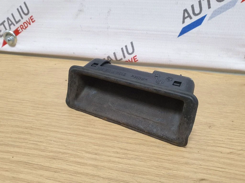 Klamka zewnętrzna klapy bagażnika 7118158