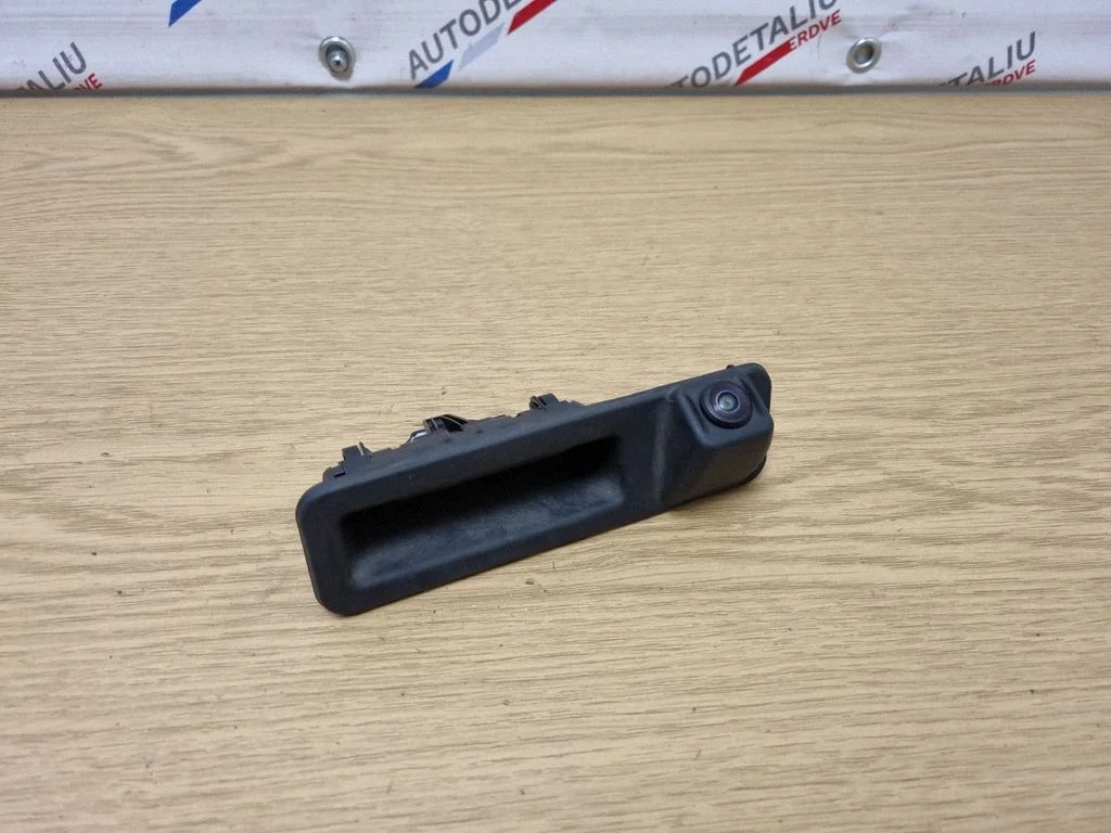 Tagaluugi avamiskäepide (kaameraga) – BMW 3-seeria G20 G21 (2019-)