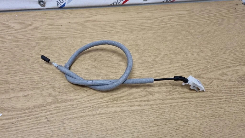 Front door cable line 7137079