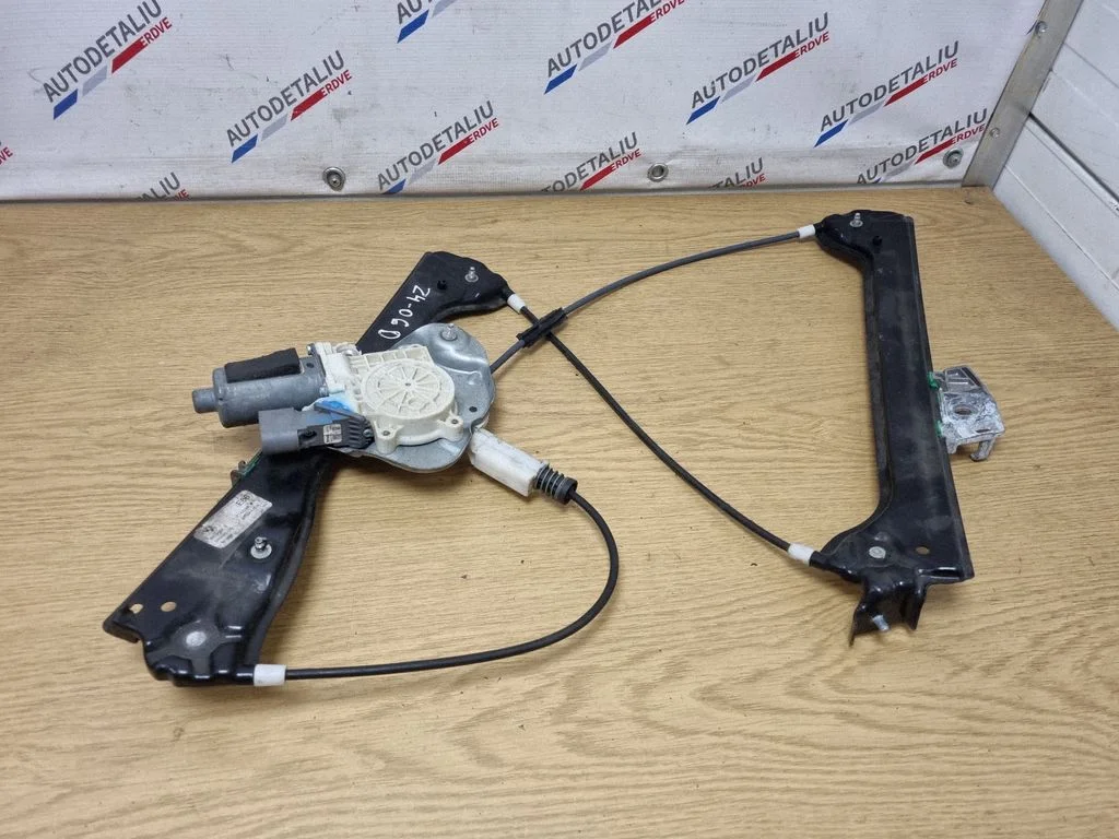 Front door window regulator with motor 7142238