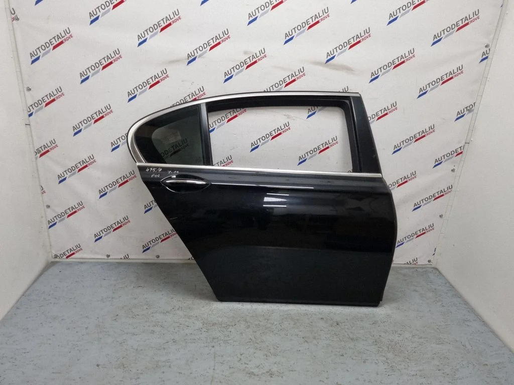 Aizmugurējās durvis 41525A2A394