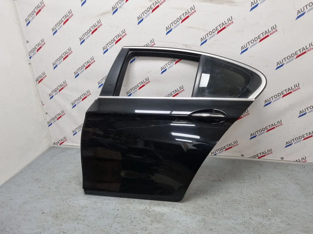 Aizmugurējās durvis 9628755