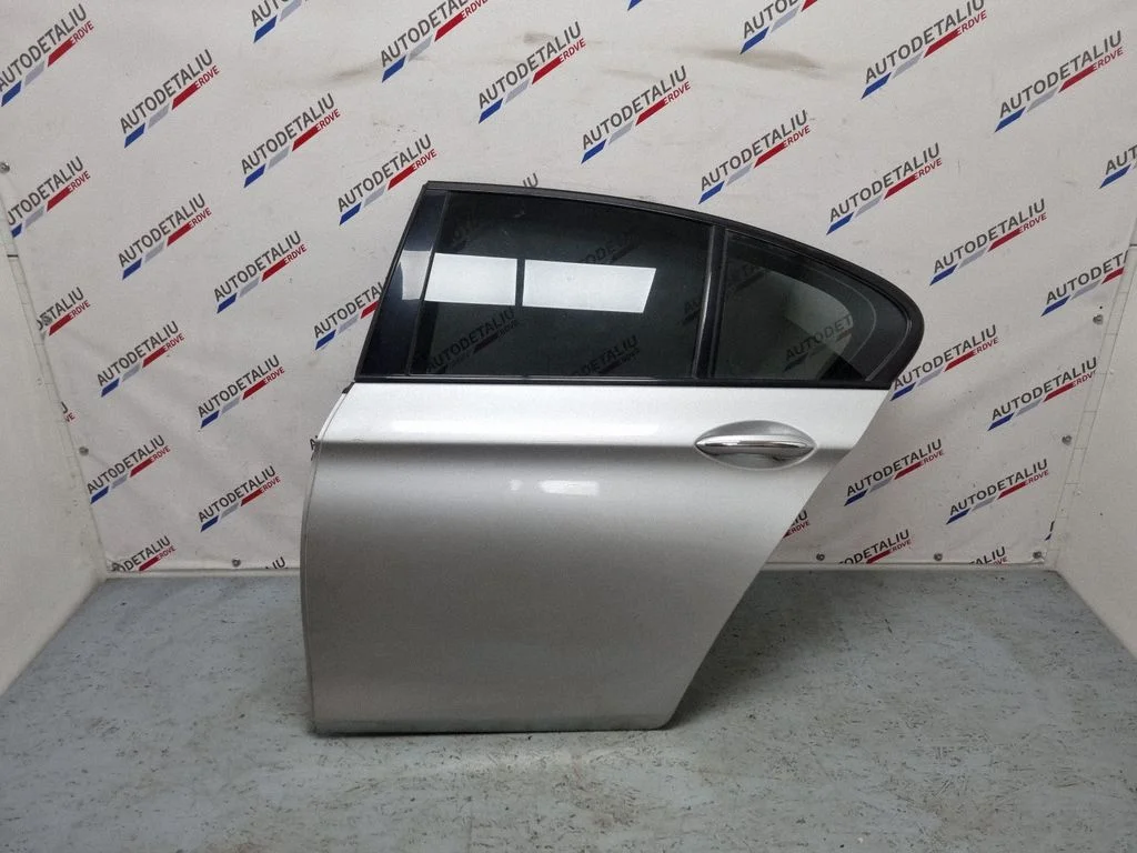 Rear door 41009628755