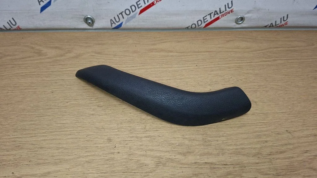 Aizmugurējo durvju roktura vāciņš 7450526